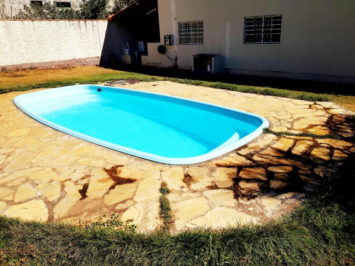 Otima Casa Caldas Novas 2 Km Do Centro Para Ate 14 Pesssoas Com Piscina Aquecida, Churrrasqueira, Wifi Exteriör bild