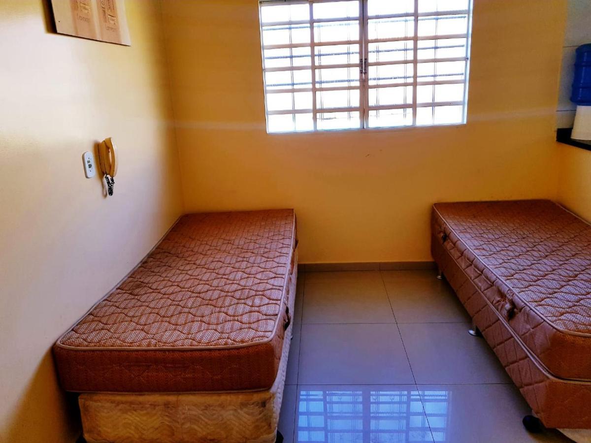 Otima Casa Caldas Novas 2 Km Do Centro Para Ate 14 Pesssoas Com Piscina Aquecida, Churrrasqueira, Wifi Exteriör bild