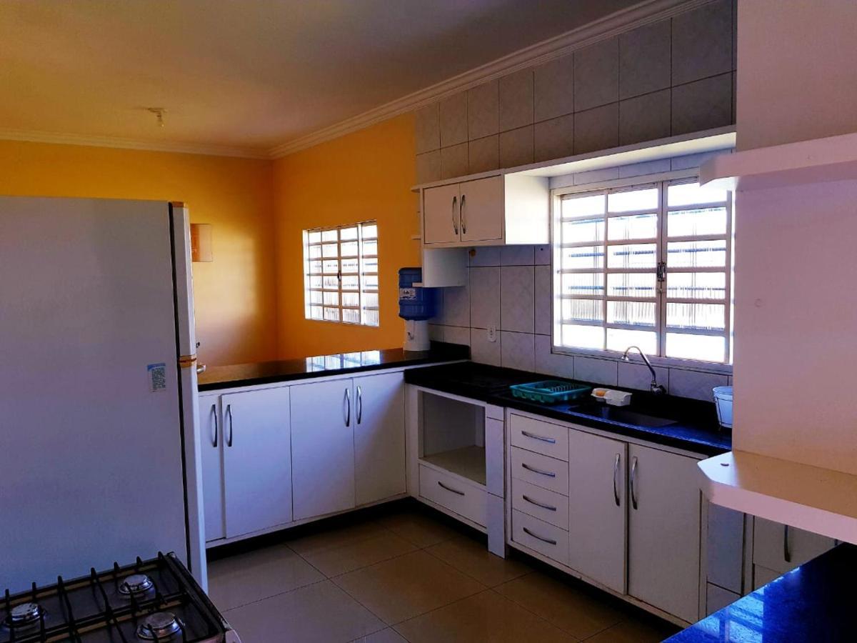 Otima Casa Caldas Novas 2 Km Do Centro Para Ate 14 Pesssoas Com Piscina Aquecida, Churrrasqueira, Wifi Exteriör bild